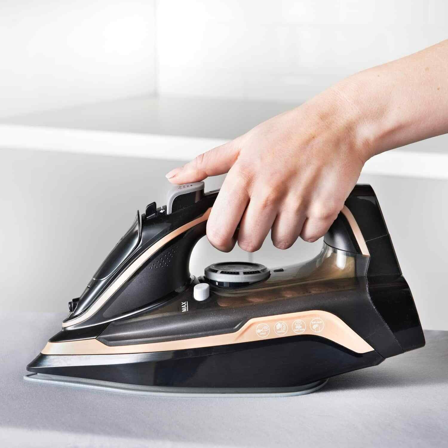 Blaupunkt 2600W Free Glide Cordless Steam Iron